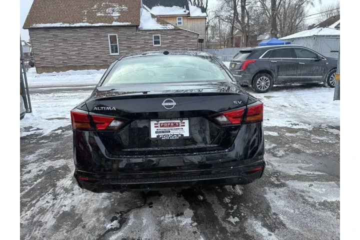 2024 Altima 2.5 SV image 8