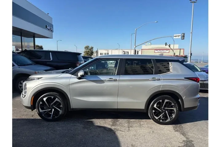$25388 : Mitsubishi Outlander 2024 AW image 3