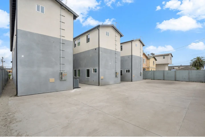 $3695 : FOR RENT 10909 MAIN ST 90061 image 8