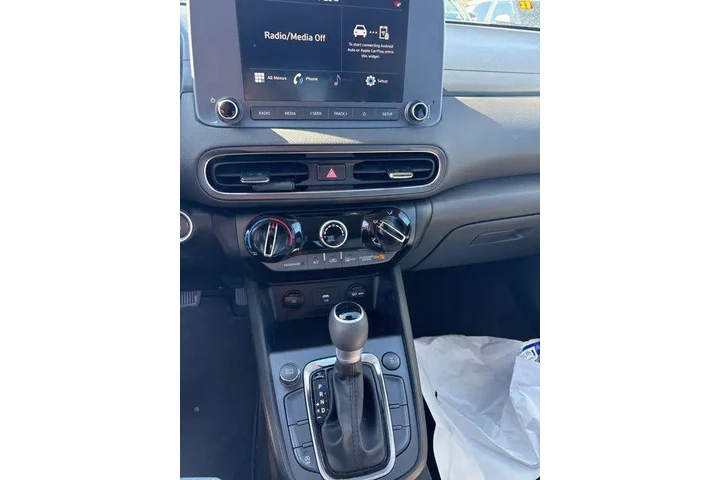 $22490 : Hyundai KONA 2023 AWD SEL 4d image 9