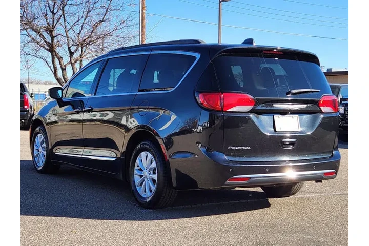 $11475 : 2017 Pacifica Touring-L image 10