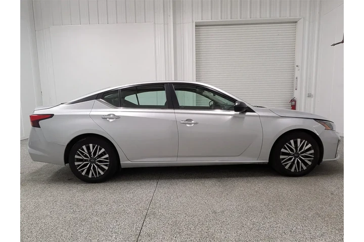 $21897 : Nissan Altima 2024 2.5 SV 4d image 3