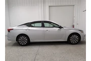 $21897 : Nissan Altima 2024 2.5 SV 4d thumbnail