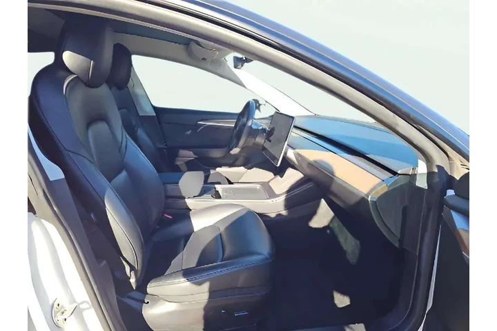 $18000 : 2022 Model 3 image 6