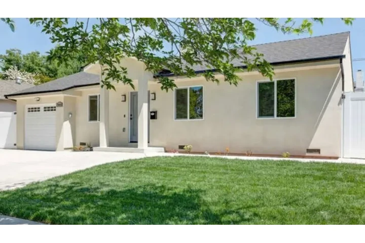 $2450 : 3 Bedroom House in South Gate image 8