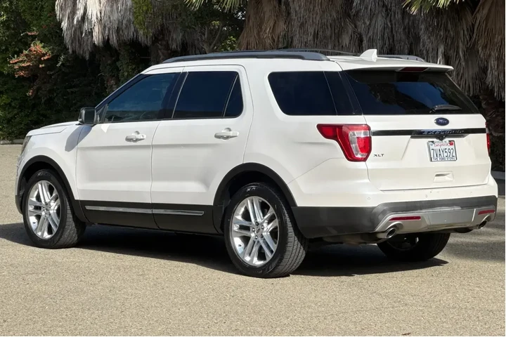 Ford Explorer 2017 XLT 4dr S image 5