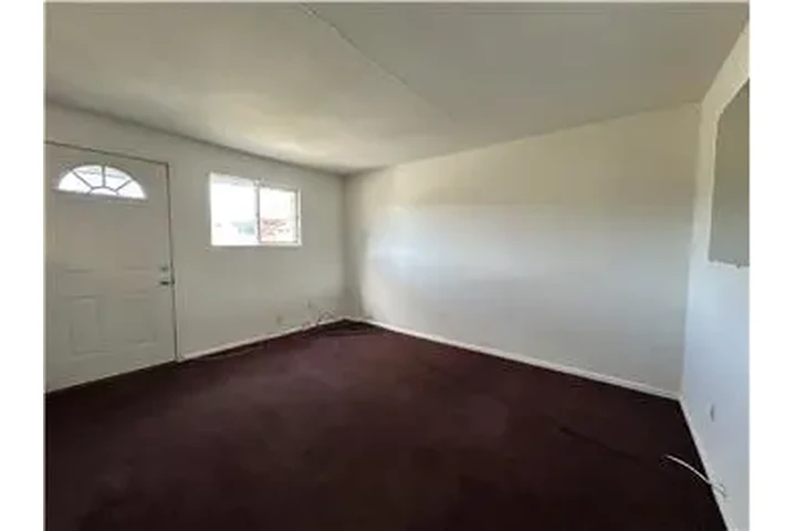 $595 : Rental property with 2 bedro image 2