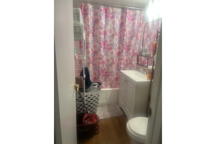$1150 : Cuarto en renta junio primero image 2