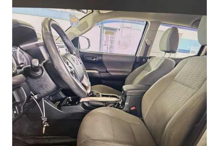 $27904 : Toyota Tacoma 2019 4x2 TRD O image 7