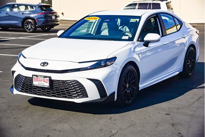 $33945 : Toyota Camry 2026 SE 4dr Sed image 3