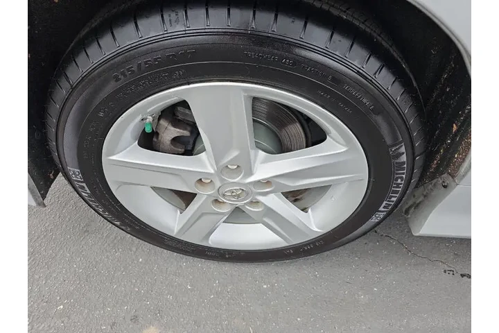 $13495 : 2014 Camry SE image 9