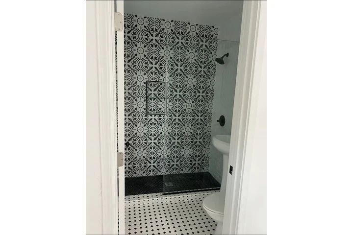 $2200 : Private House image 8