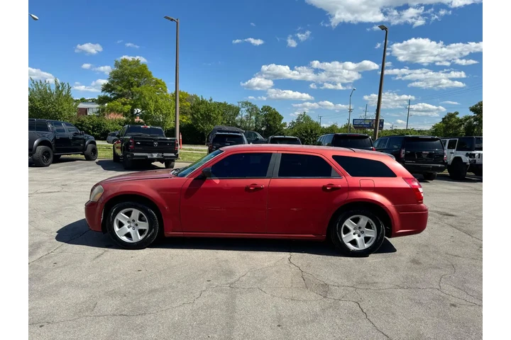 $3980 : 2005 Magnum 4dr Wgn SE RWD image 5