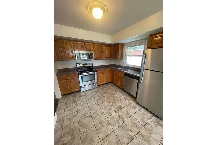 $1050 : Casa estilo rancho con 3 habit image 2