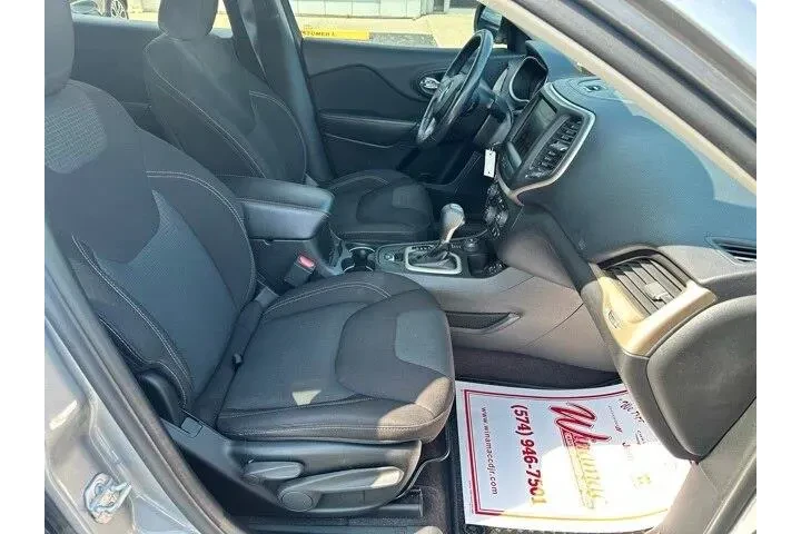 Jeep Cherokee 2017 4x4 Latit image 10