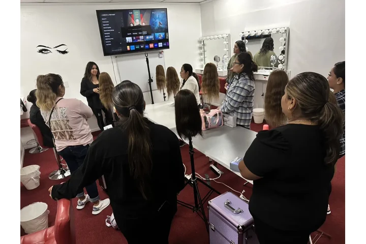 Curso de uñas acrilica image 8