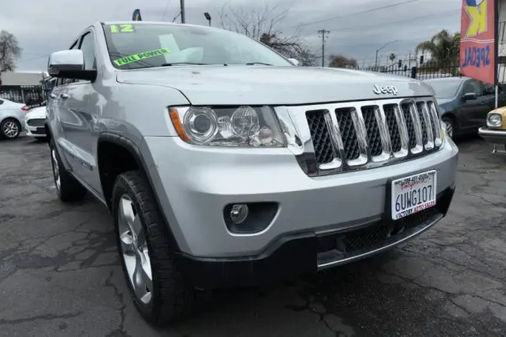 2012 Grand Cherokee Overland image 4