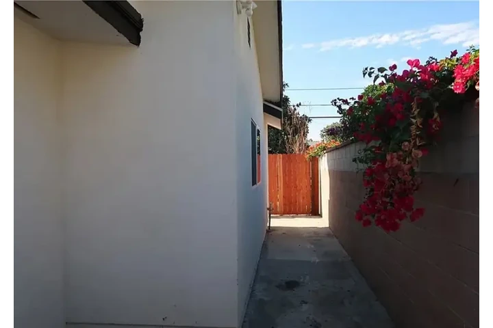 $1100 : CASA 🏠en , Pico Rivera,  CA🏠 image 3