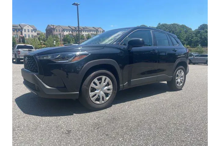 $27439 : Toyota Corolla Cross 2025 L image 1