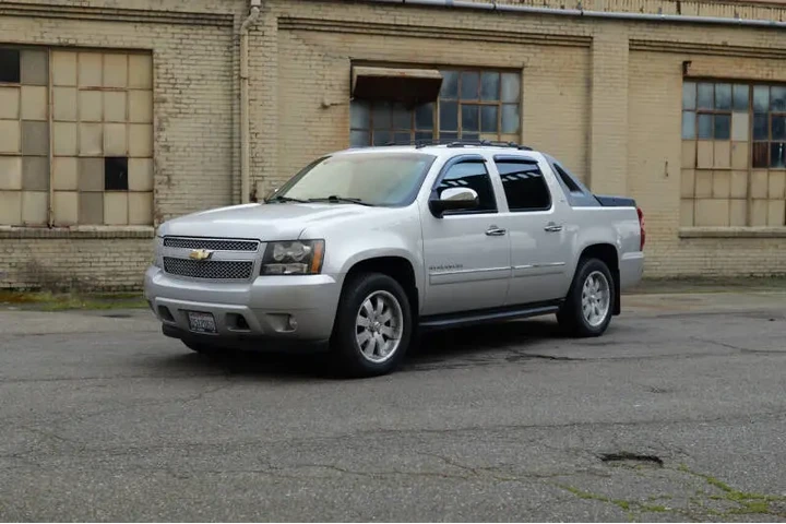 $19888 : 2011 Avalanche LTZ image 3