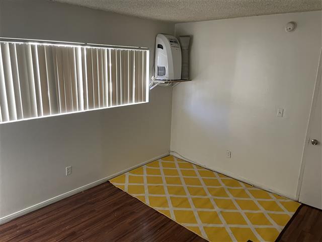 $900 : cuarto en reseda todo incluido image 1