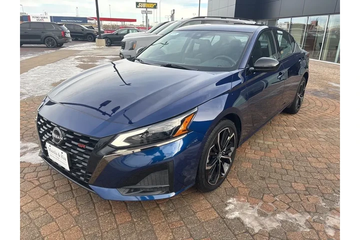 $26999 : 2024 Altima 2.5 SR image 1