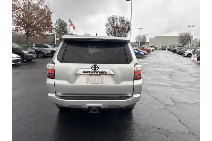 $27695 : Toyota 4Runner 2021 4x4 SR5 image 3