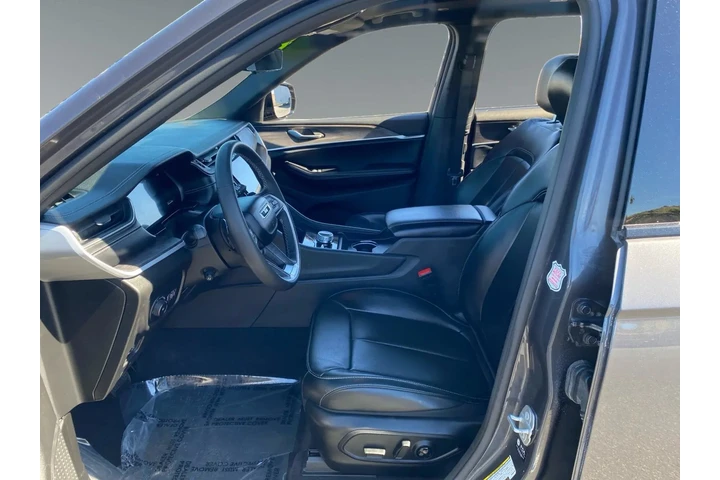 $37472 : Jeep Grand Cherokee L 2024 4 image 9