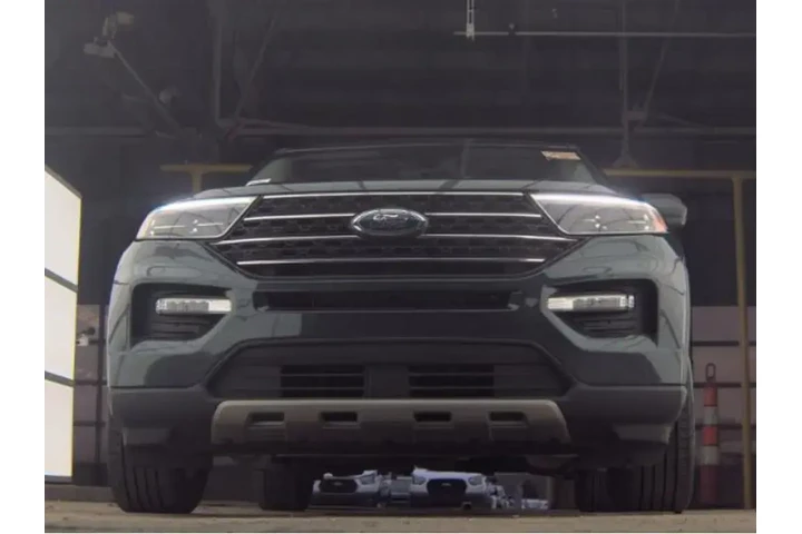 $31499 : Ford Explorer 2023 AWD XLT 4 image 4