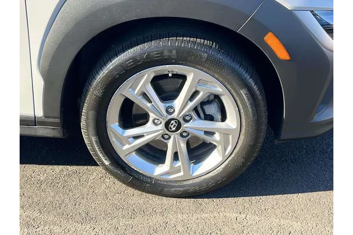 $19995 : Hyundai KONA 2023 AWD SEL 4d image 8