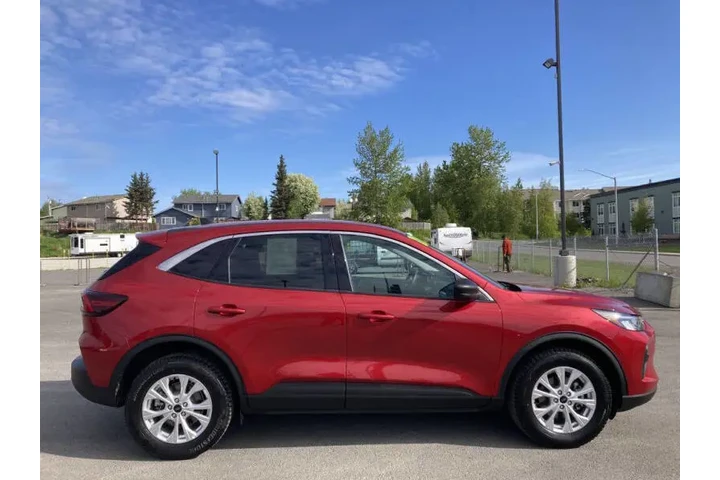 $28999 : 2023 Escape Active image 4