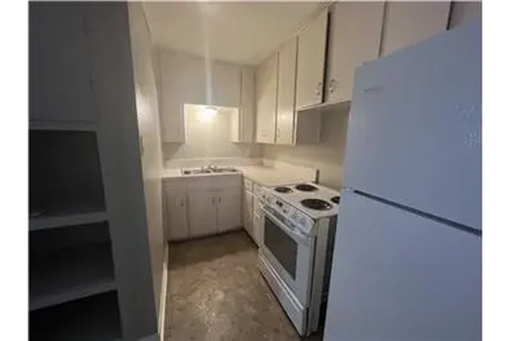 $550 : Rental property with 0 bedro image 6