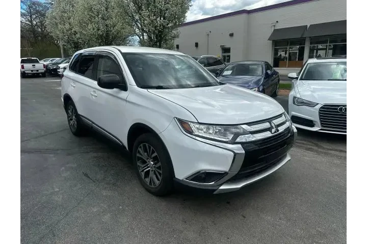$13995 : 2017 OUTLANDER image 4