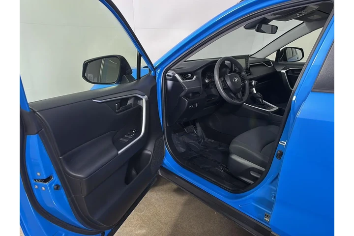 $20000 : Silver Certified 2020 RAV4 LE image 2