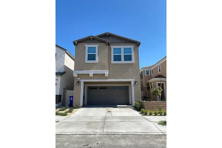 $1000 : Enjoy a spacious home in this image 4