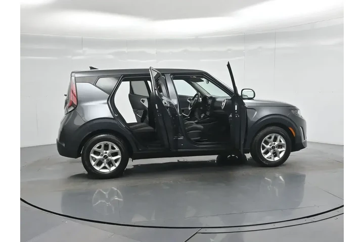 $14206 : Kia Soul 2023 LX 4dr Crossov image 5