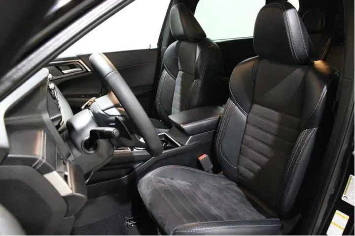 $25998 : Mitsubishi Outlander 2023 SE image 5