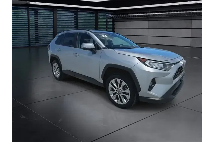 $28988 : Toyota RAV4 2021 AWD XLE Pre image 2
