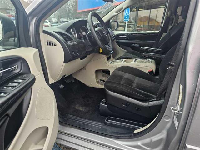 2016 Grand Caravan image 9