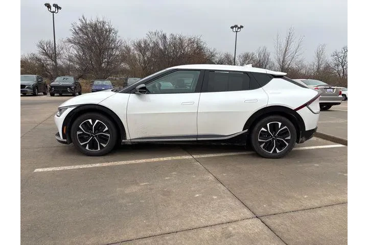 $21998 : Kia EV6 2023 Wind 4dr Crosso image 2