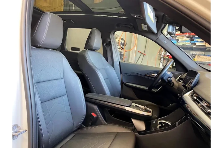 2023 BMW X1 xDrive28i image 9
