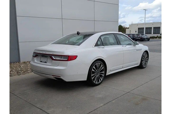 $25987 : Lincoln Continental 2018 Res image 4
