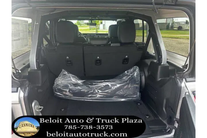 $39187 : Jeep Wrangler 2023 4x4 High image 8