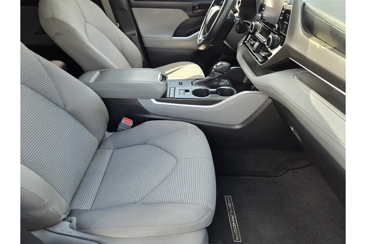 $23497 : Toyota Highlander 2021 L 4dr image 9