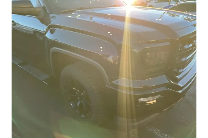 $30991 : GMC Sierra 1500 2018 4x4 SLT image 3