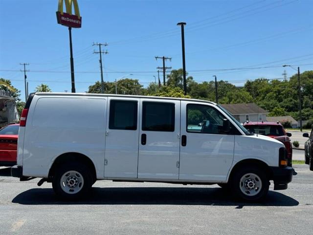 $18970 : 2017 GMC Savana 2500 image 6