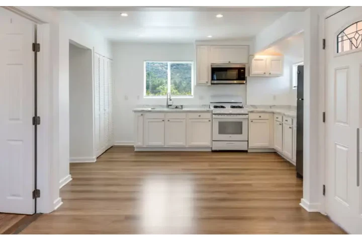 $2195 : 6858 Quinton Ln, Tujunga, CA 9 image 8