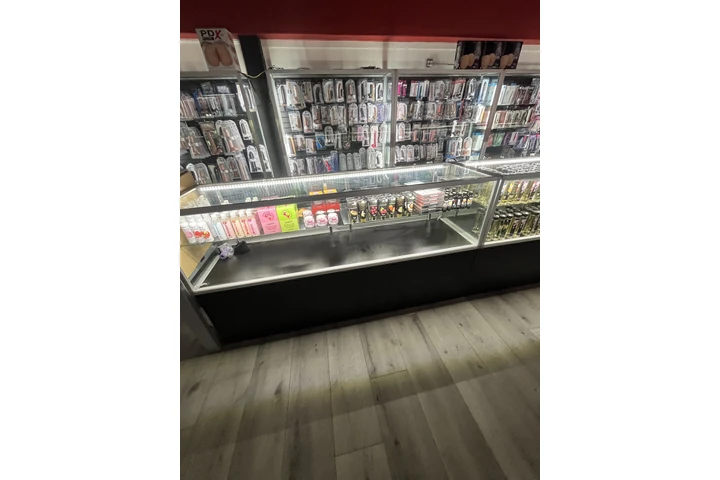 $350 : Showcases and wall cases image 7