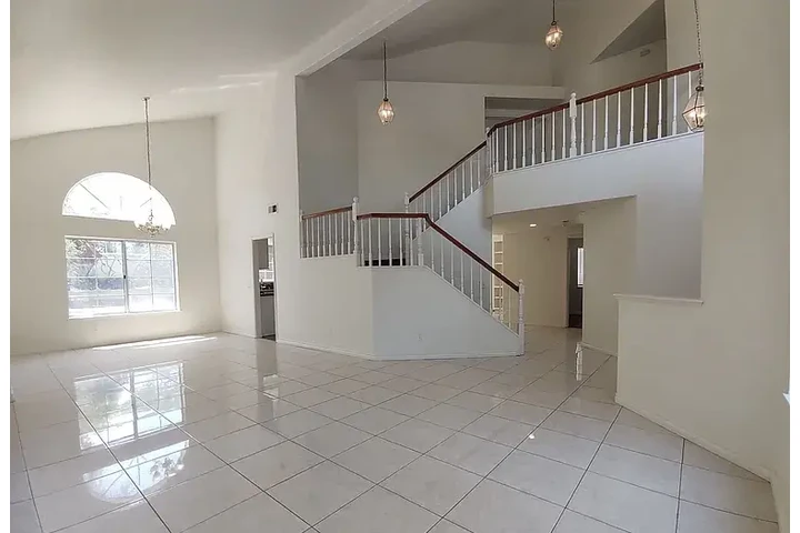 $2570 : HOUSE RENT IN RIVERSIDE CA image 2