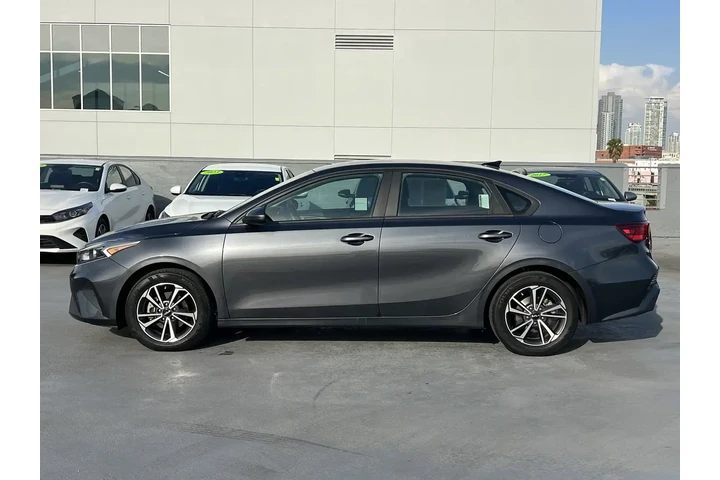 $17685 : Kia Forte 2022 FE 4dr Sedan image 3